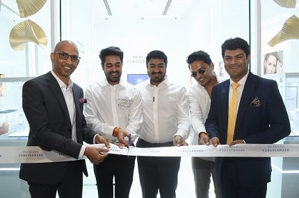 L-R Amit Pratihari,VP De Beers Forevermark,Franchisee Partners Vikas Kataria,Santosh Kataria,Yash Kataria, Amit Bandi