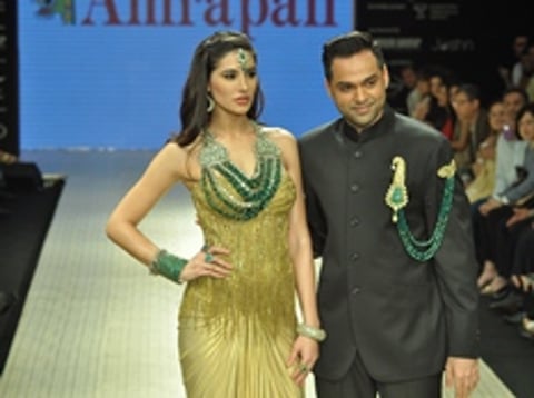 Amrapali showcases Panna collection at IIJW 2012